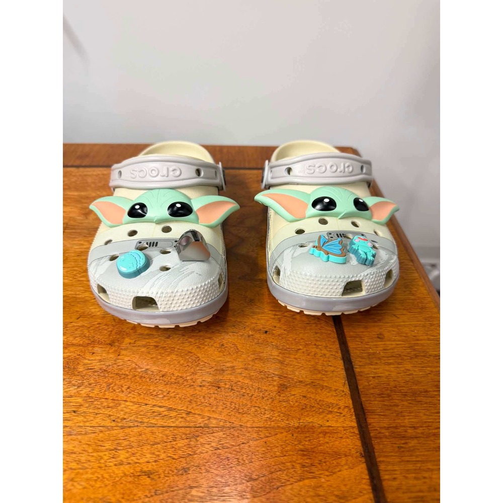 Crocs Star Wars The Mandalorian Grogu Baby Yoda Clogs Bone Grey Mens 5 Womens 7 - Picture 3 of 11